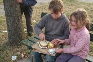Secret Park Bench Mystery That Changed a Father’s Life Forever